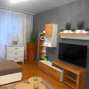 Lovely 1 Bedroom Close To Apartman